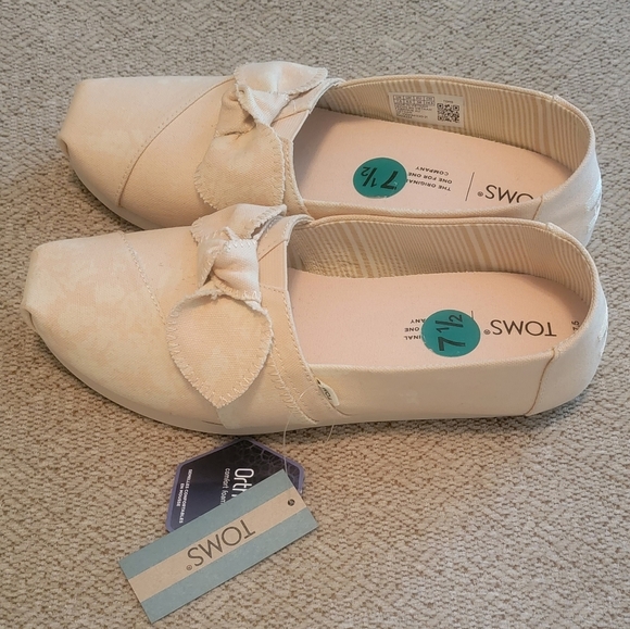 TOMS - Picture 5 of 7